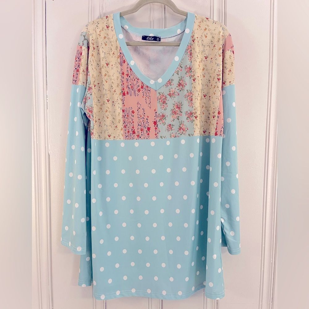 Polka Dot & Floral V-Neck Tunic Top - Light Blue - Picture 2 of 3